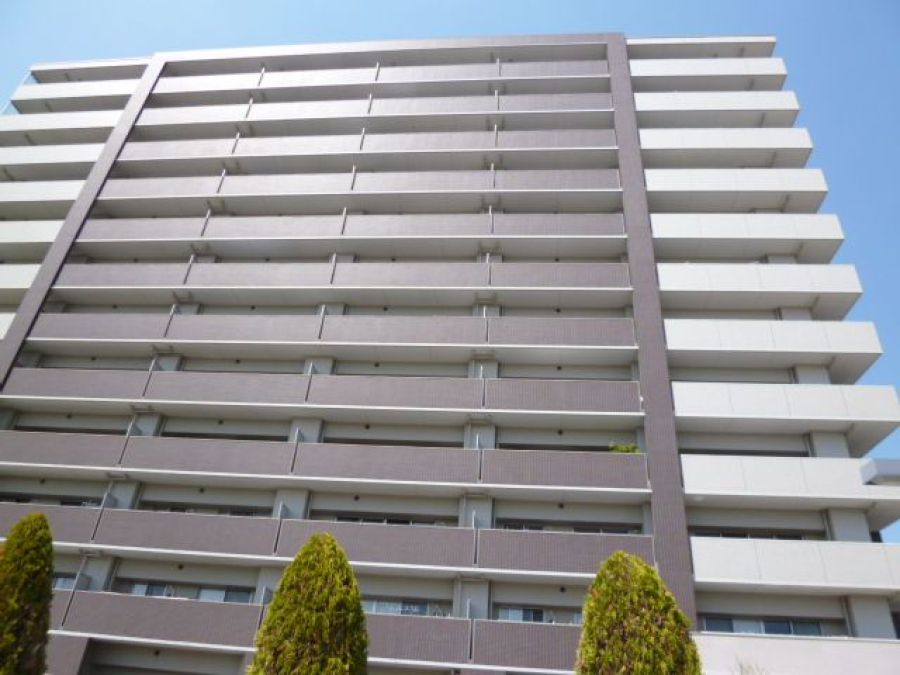 Alpha Smart Aoba Kita II 3LDK Apartment with Parent Rooms in Miyazaki - Thumbnail 2