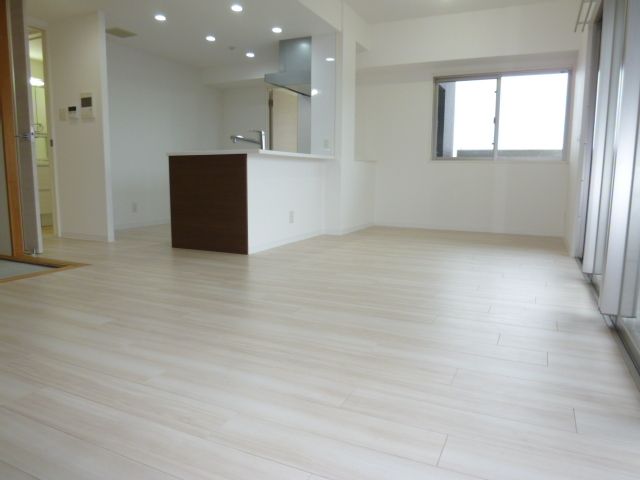 Alpha Smart Aoba Kita II 3LDK Apartment with Parent Rooms in Miyazaki - Thumbnail 3