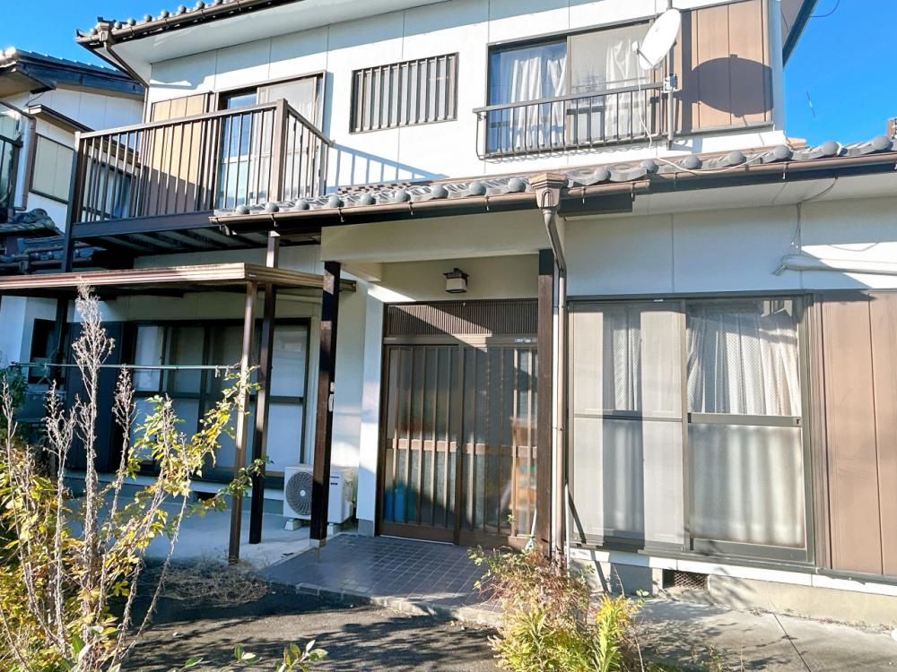 Renovated 3LDK House in Tarui, Gifu with Parking for 3 Cars - Thumbnail 2