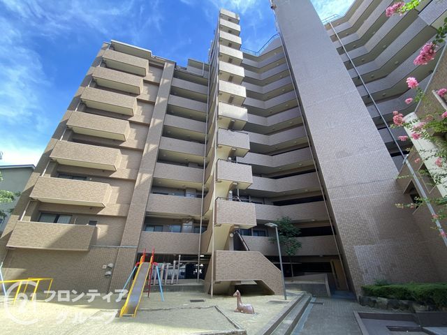 3LDK Resale Apartment in Hirakata with Renovations - Thumbnail 2