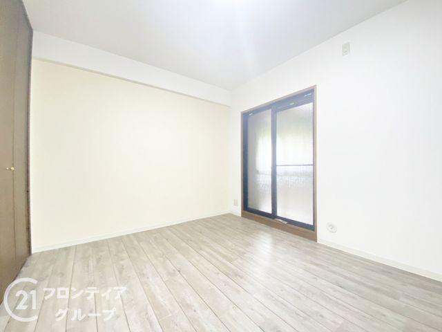 3LDK Resale Apartment in Hirakata with Renovations - Thumbnail 4