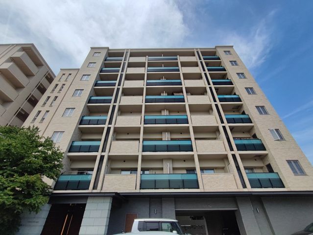 1LDK Apartment Near Himeji Station with Modern Amenities - Thumbnail 3