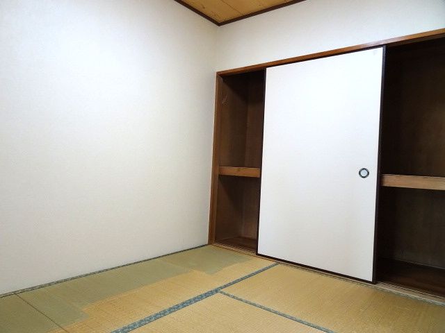2DK Apartment for Sale in Ukyo-ku, Kyoto - 43.6 sqm - Thumbnail 2