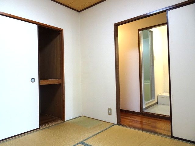2DK Apartment for Sale in Ukyo-ku, Kyoto - 43.6 sqm - Thumbnail 3