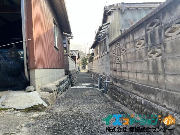 5DK Home for Sale in Quiet Imabari Neighborhood near Sea - Thumbnail 4
