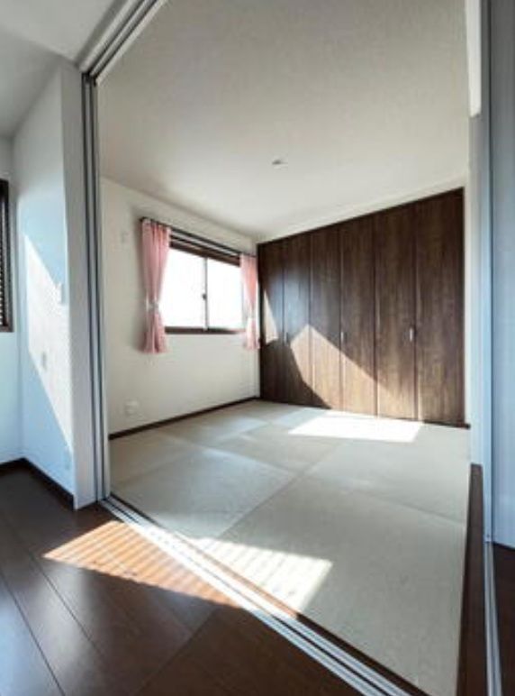 2017-Built Two-Family Home for Sale in Okayama East Ward - Thumbnail 4