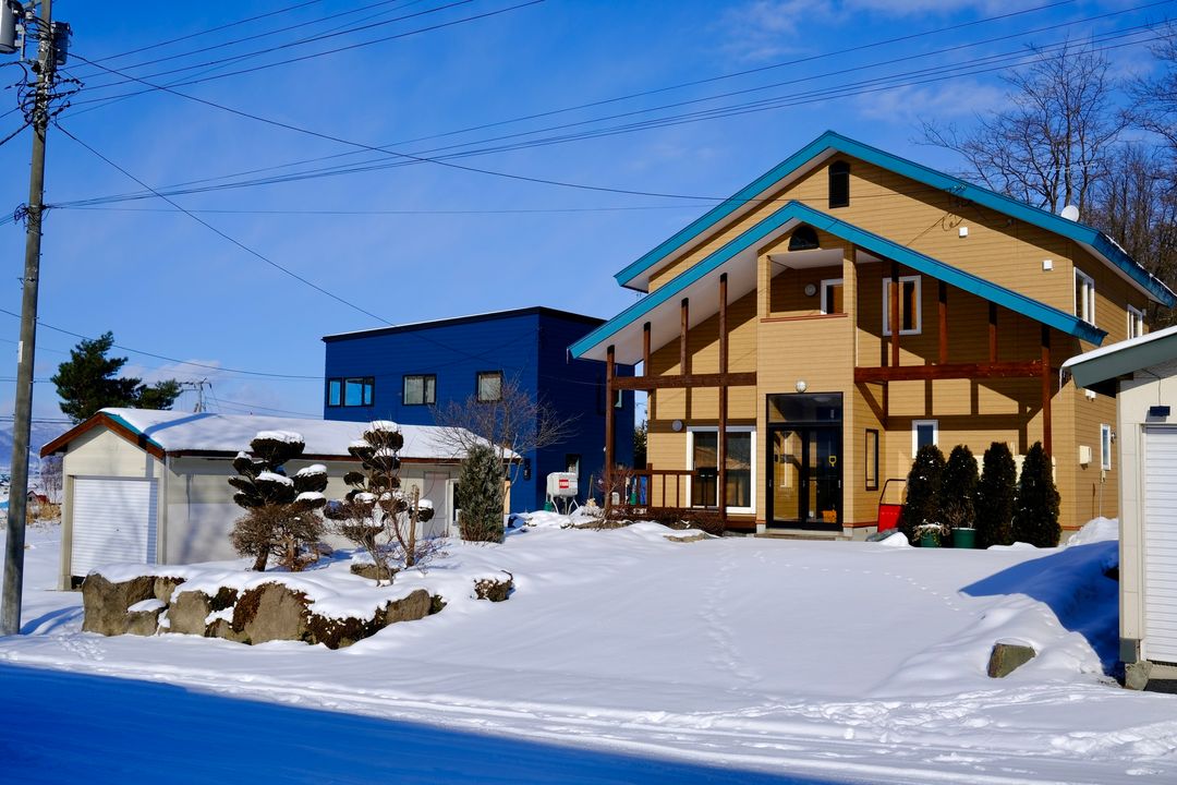Torinuma Villa: 5-Bedroom Furano Retreat Near Ski & Lake - Thumbnail 3