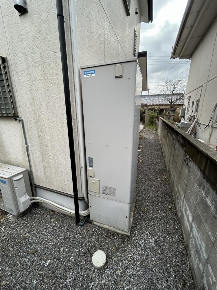 Renovated 4LDK House in Higashiomi with Dual Balconies - Thumbnail 2