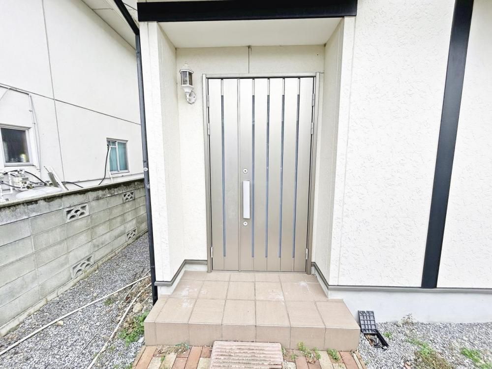 Renovated 4LDK House in Higashiomi with Dual Balconies - Image 1