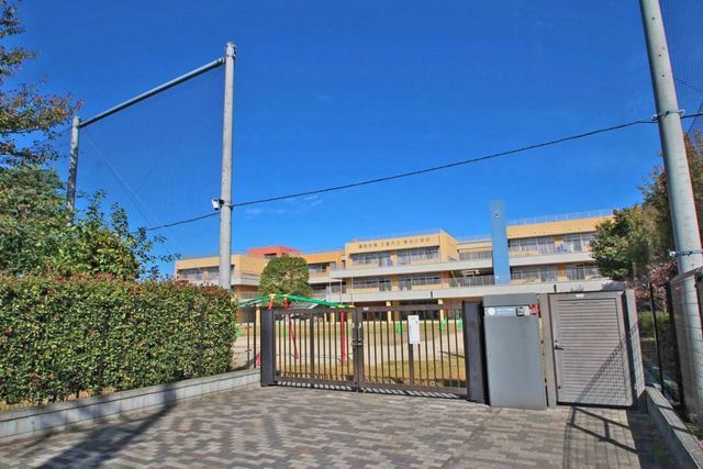 Land for Sale in Mitaka, Tokyo with Old House | Quiet Residential Area - Thumbnail 4