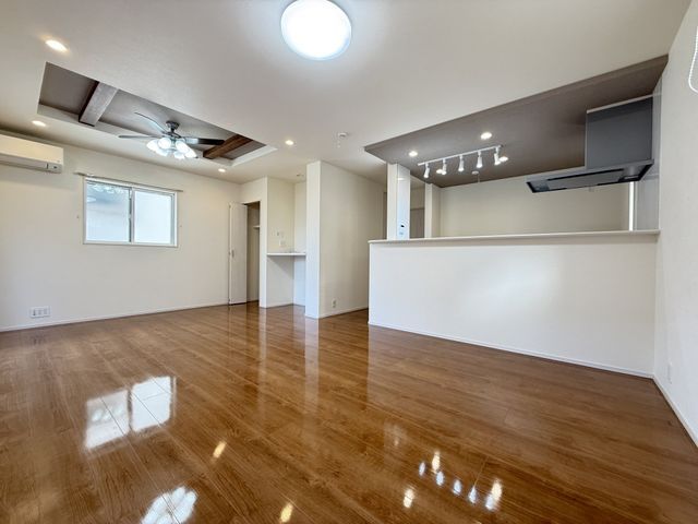 Modern 4LDK House for Sale in Wakaba-ku, Chiba City - Thumbnail 3