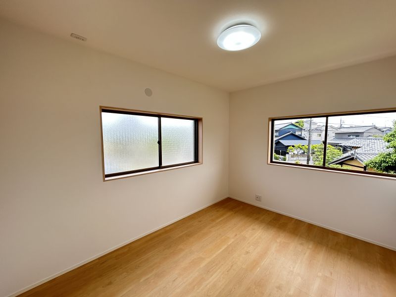 4LDK Family Home in Okazaki with Garden and Parking - Thumbnail 3