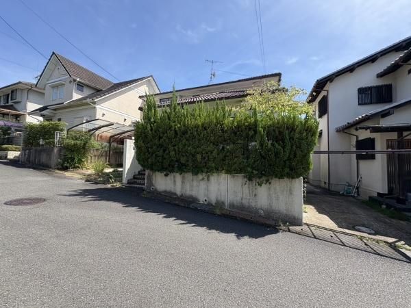 Land for Sale in Uji, Kyoto with Old House - 57.63 Tsubo Plot - Thumbnail 2