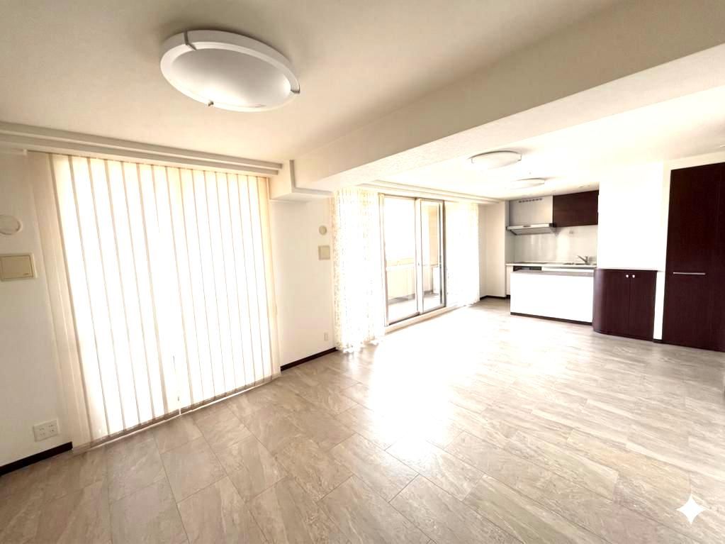 3LDK Apartment for Sale in Wakayama City Near Station - Thumbnail 2
