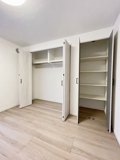 Renovated 2LDK near Nishifuna Station with spacious balcony - Thumbnail 4