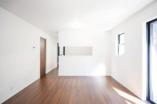 New 4LDK+S House for Sale in Shichirigahama, Kamakura - Thumbnail 2
