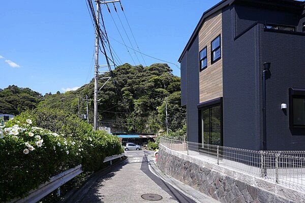 New 4LDK+S House for Sale in Shichirigahama, Kamakura - Thumbnail 3