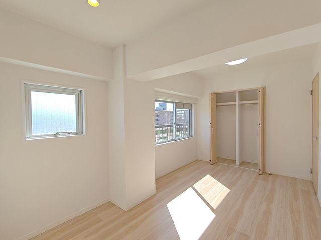 Renovated 3LDK Apartment in Iruma City with Balcony - Thumbnail 4