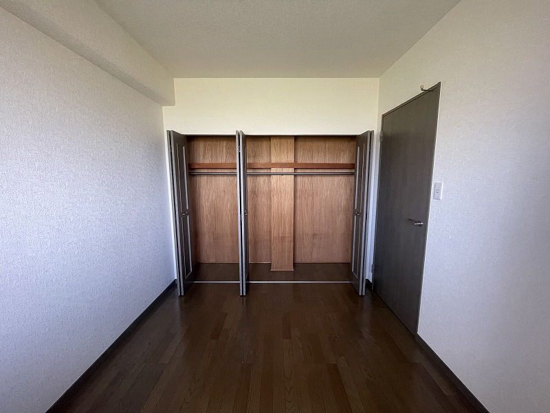 Renovated 1LDK Apartment in Sasaguri with South Balcony - Thumbnail 4
