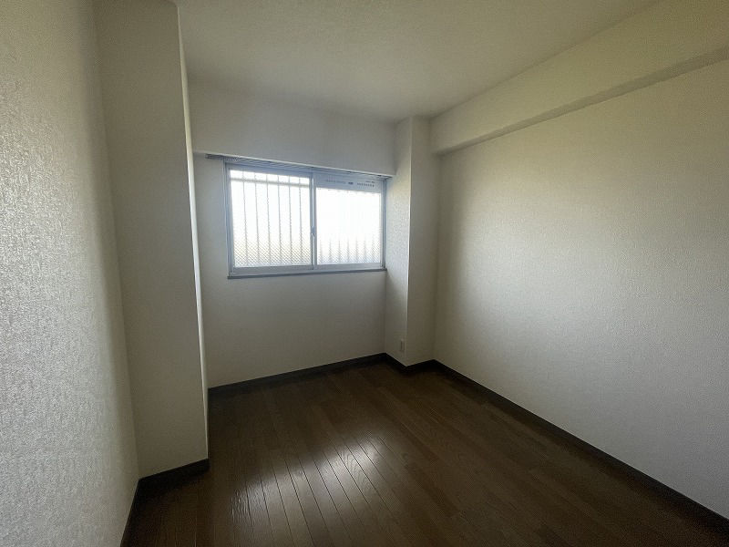 Renovated 1LDK Apartment in Sasaguri with South Balcony - Thumbnail 2