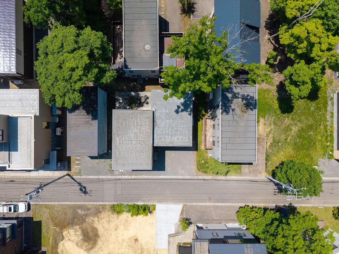 Dual-Key 4-Bedroom Townhouse in Niseko Hirafu's Whiskey Woods - Thumbnail 3