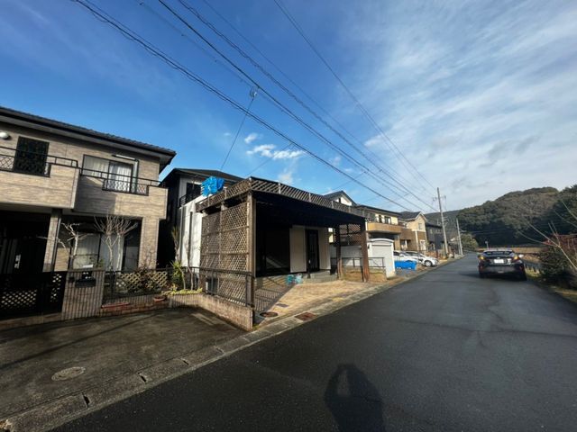 Spacious 2SLDK House in Toyohashi with 166.25 sqm Land - Thumbnail 3