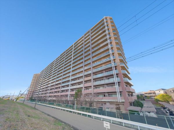 Refurbished 3LDK Condo in BELISTA Higashiyodogawa Daido, Osaka - Thumbnail 2