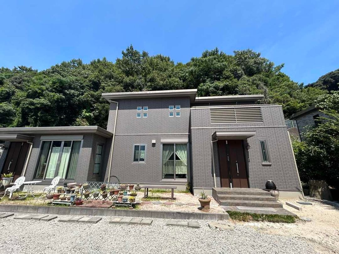 5SLDK House for Sale in Kure, Hiroshima with Large Land - Thumbnail 2