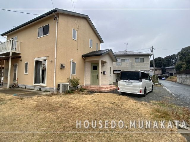5SLDK House for Sale in Munakata, Fukuoka with Garden & Parking - Image 1