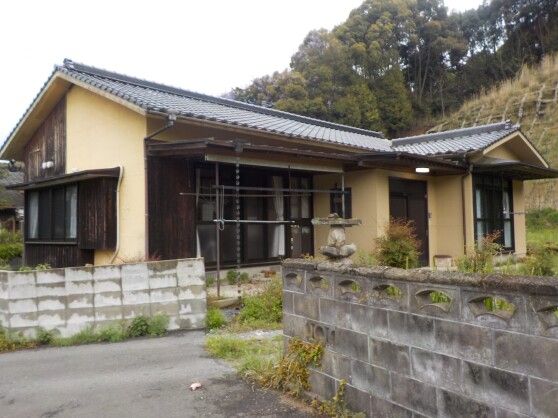 Compact 3DK Akiya House for Sale in Miyako Town, Fukuoka - Thumbnail 2