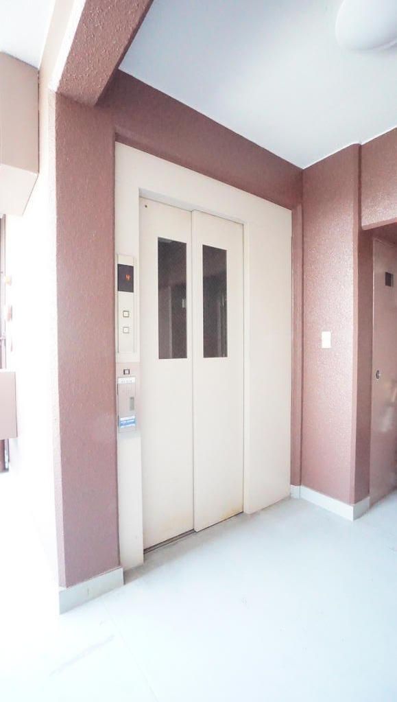Fully Renovated 3LDK Apartment Near Kintetsu Yokkaichi Station - Image 1