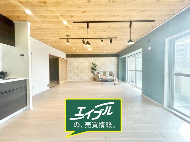 Renovated 3LDK Apartment in Toyonaka with South-West Balcony - Thumbnail 2