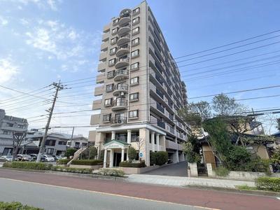 Renovated 3LDK Apartment near Kasukabe Station — Image 1, Kasukabe, Saitama