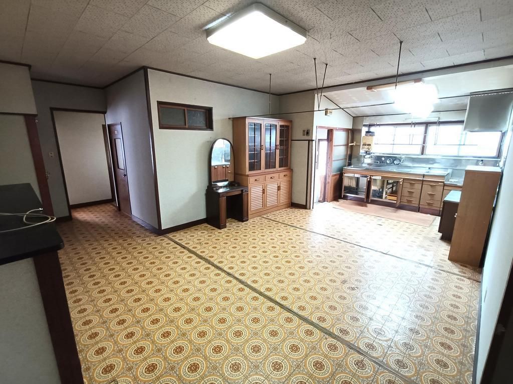 5LDK House for Sale in Shirahama, Wakayama - Thumbnail 2
