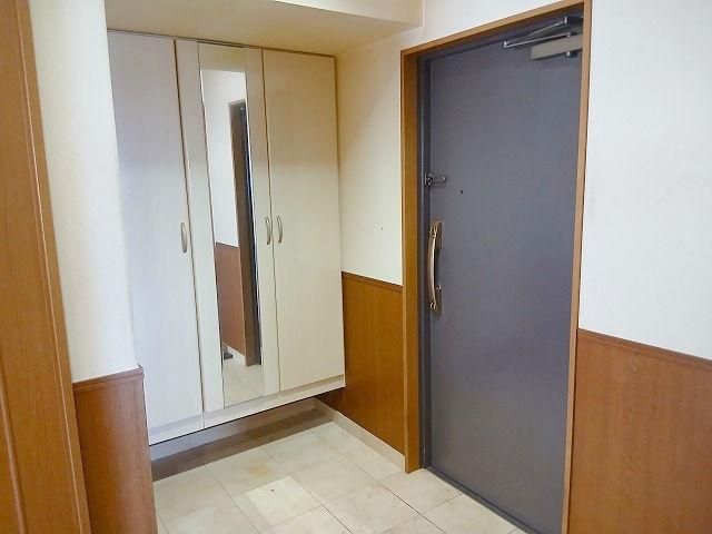 4LDK Apartment for Sale in Nambu Town, Tottori with Mountain Views - Thumbnail 3