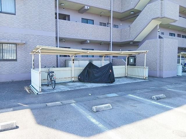 4LDK Apartment for Sale in Nambu Town, Tottori with Mountain Views - Image 1