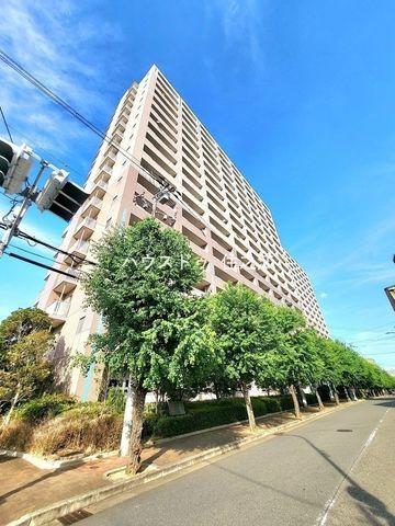 3LDK Apartment in City Corp Suminoe, Osaka | 13th Floor South View — Image 10, Suminoe, Osaka