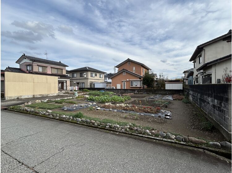 85.75 Tsubo Land Plot for Sale in Quiet Toyama City Neighborhood - Thumbnail 2