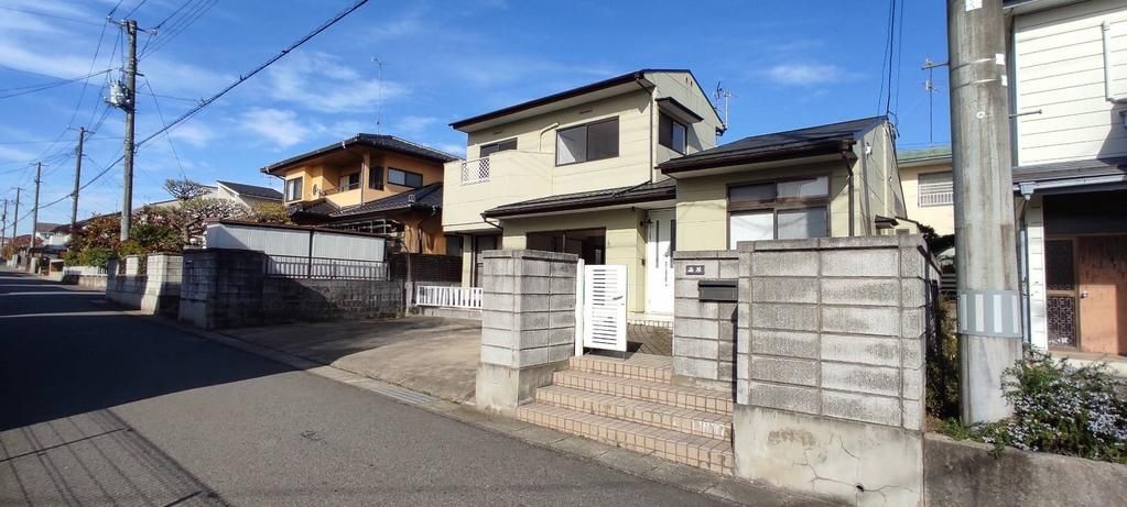 Renovated 6LDK Family House with Parking in Koriyama, Fukushima - Image 1
