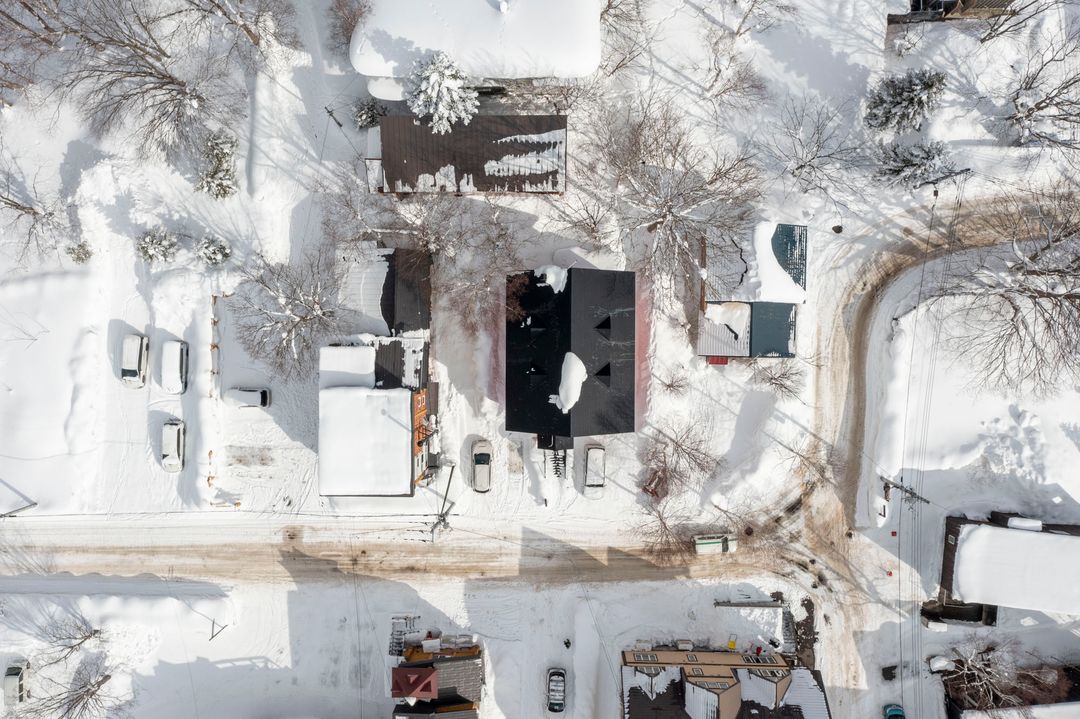 Red Ski House - 10 Bedroom House for Sale in Niseko Hirafu - Thumbnail 3