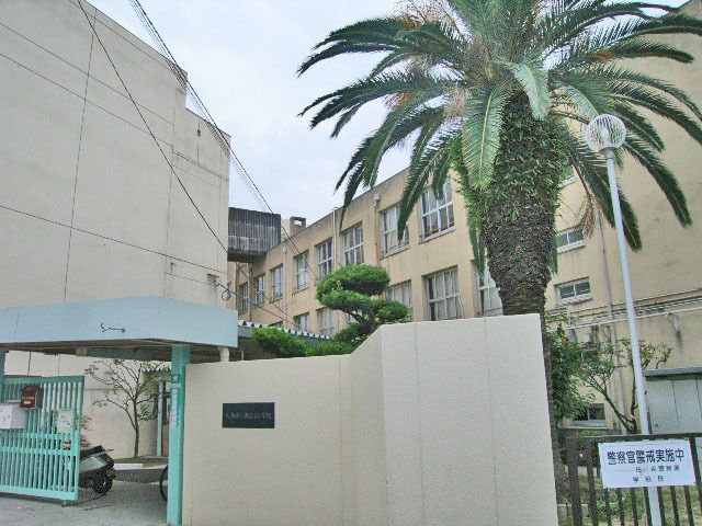 Renovated 3LDK Osaka apartment near Sawanomachi Station - Thumbnail 4