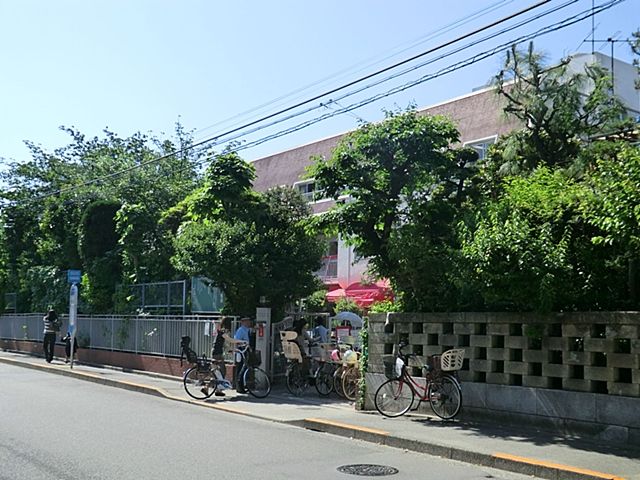 4LDK House for Sale in Ota Ward, Tokyo - Thumbnail 3
