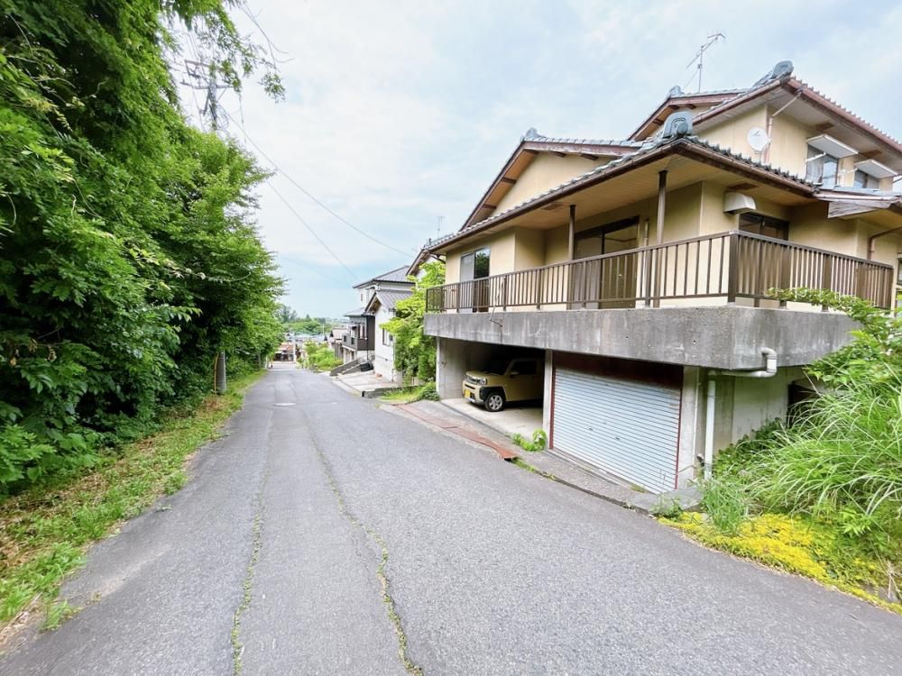 Renovated 6LDK House in Niigata Akiha Ward with 2 Car Parking - Image 1
