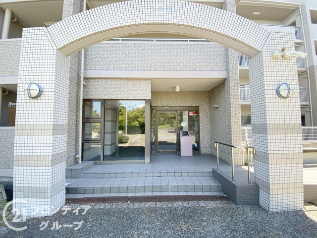 Renovated 3SLDK Condo in Kobe Nishiku with Eco Carat & Dual Balcony - Thumbnail 2