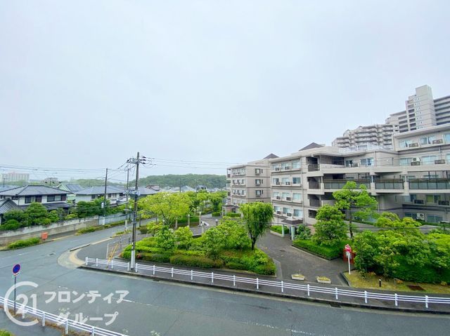 Renovated 3SLDK Condo in Kobe Nishiku with Eco Carat & Dual Balcony - Thumbnail 3