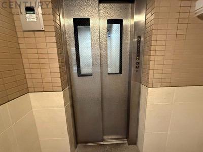Famille Takarazuka 5F: Renovated 2LDK Apartment Near Station — Image 1, Takarazuka, Hyogo