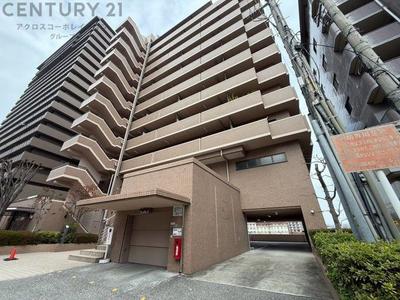 Famille Takarazuka 5F: Renovated 2LDK Apartment Near Station — Image 1, Takarazuka, Hyogo