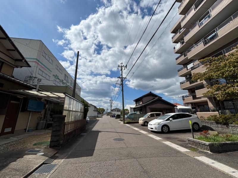 Frest Akane-be 6F: 3LDK Apartment with City Views in Gifu - Image 1