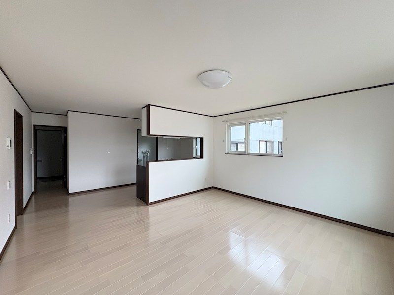 Modern 3LDK House on Large Land in Kitami, Hokkaido for Sale - Thumbnail 3
