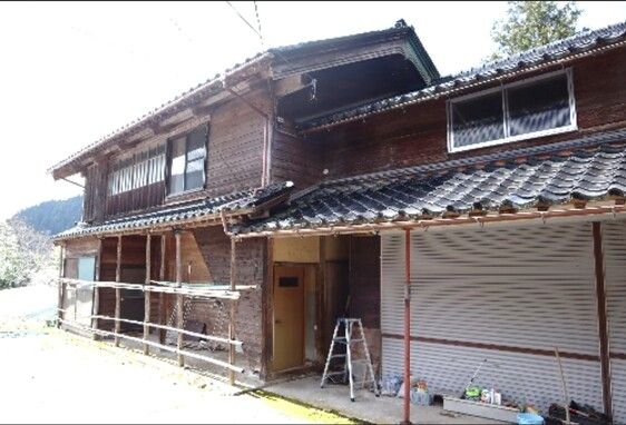 Spacious 1969 Wooden Home on 1247 sqm Land in Hodatsushimizu - Thumbnail 3
